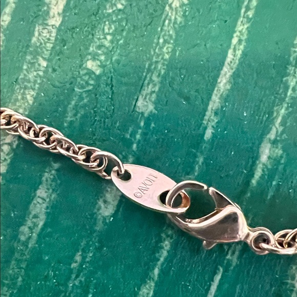 Avon Gold Pendant Necklace - Picture 5 of 6